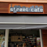 Foto tomada en 51 street cafe  por Kostas K. el 10/14/2017