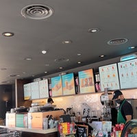 Foto diambil di Starbucks oleh Abdulaziz A. pada 7/6/2023
