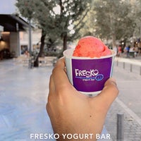 รูปภาพถ่ายที่ Fresko Yogurt Bar โดย Ahmad เมื่อ 10/4/2022