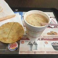 Photo taken at Burger King by Guille I. on 5/26/2016
