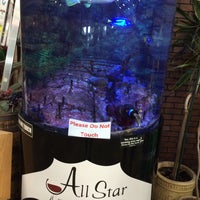 6/5/2016에 Jacquelyn님이 All Star Wine &amp;amp; Spirits에서 찍은 사진