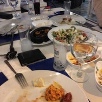 Das Foto wurde bei Kipronoz Balık Meze von Alihan D. am 12/8/2017 aufgenommen