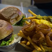 Снимок сделан в San Diego Burger Co. пользователем M 10/2/2021