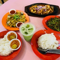Photo taken at Boon Lay Place Market &amp;amp; Food Centre by Lucy on 8/25/2021