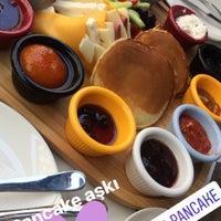 Foto tirada no(a) GoodGuys Pancake por Dilan A. em 8/13/2017