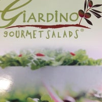 4/25/2013 tarihinde Jennyziyaretçi tarafından Giardino Gourmet Salads'de çekilen fotoğraf