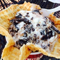 Photo taken at Cold Stone Creamery by Jerrie N. on 7/28/2014