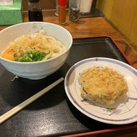 Photo taken at 讃岐うどん 徳すけ by たびねり on 4/24/2023