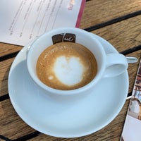Foto diambil di Café Juli oleh Rakan pada 8/4/2019
