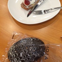 12/14/2015에 Yogurt M.님이 Love A Loaf Bakery &amp;amp; Café에서 찍은 사진