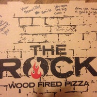 9/20/2018 tarihinde Christina C.ziyaretçi tarafından The Rock Wood Fired Pizza'de çekilen fotoğraf
