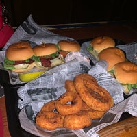 รูปภาพถ่ายที่ Burgers Tacos Wings &amp;amp; Seafood โดย Philip A. เมื่อ 2/27/2019