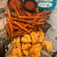 รูปภาพถ่ายที่ Burgers Tacos Wings &amp;amp; Seafood โดย Philip A. เมื่อ 5/9/2019