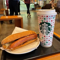 Photo taken at Starbucks by Yumi K. on 11/13/2022