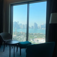 Foto tirada no(a) DoubleTree by Hilton Sharjah Waterfront Hotel &amp;amp; Residences por # em 3/7/2023