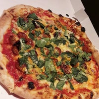 Снимок сделан в Dea&amp;#39;s Pizza пользователем Sahel D. 1/28/2017