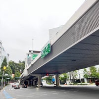 Photo taken at Tameike Intersection by カメハメハ 大. on 10/8/2023