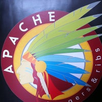 Das Foto wurde bei Apache Burgers &amp;amp; Ribs von Angelo J. am 7/3/2013 aufgenommen