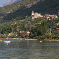 Das Foto wurde bei Pai von Lago di Garda am 4/25/2013 aufgenommen