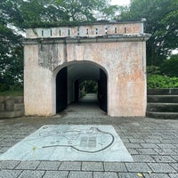 Photo taken at Fort Canning Green by Taki 0. on 5/7/2022