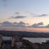 Foto tirada no(a) Wonder Roof por Zeynep A. em 6/19/2015