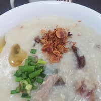 Photo taken at Sin Heng Kee Porridge by 🌹Chris C. on 12/14/2018