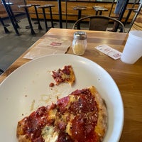 9/28/2022 tarihinde Laura H.ziyaretçi tarafından MOD Pizza'de çekilen fotoğraf