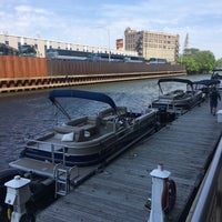 Photo taken at Vantage Yacht Club River North by Sus B. on 5/28/2018