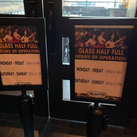 Das Foto wurde bei Glass Half Full at Alamo Drafthouse Cinema von Tony C. am 9/6/2021 aufgenommen