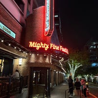 Снимок сделан в Jackson&amp;#39;s Mighty Fine Food &amp;amp; Lucky Lounge пользователем Tony C. 10/7/2022