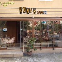 Photo taken at Sokak Kafe by Gökmen O. on 9/27/2016
