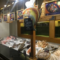 Das Foto wurde bei Fish Market von Rochella am 4/19/2016 aufgenommen