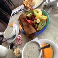 6/14/2014 tarihinde Elizabeth B.ziyaretçi tarafından Au Petit Cafe Restaurant Chez Denise'de çekilen fotoğraf