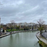 Photo taken at Canal Saint-Martin by تميُم بالضمه on 12/10/2023