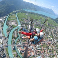 Foto diambil di AlpinAir Paragliding Interlaken oleh Mo3ath .. pada 8/27/2019