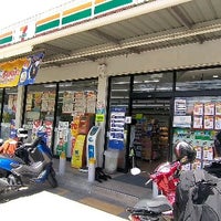 Photo taken at 7-eleven s.35 by ตุ๊ก.กะ.ตุ่น.. จ. on 7/10/2020