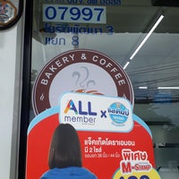 Photo taken at 7-Eleven by ตุ๊ก.กะ.ตุ่น.. จ. on 9/5/2019