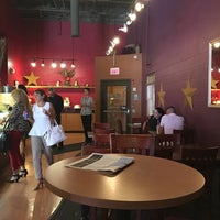 8/24/2016 tarihinde Kyle M.ziyaretçi tarafından Fina&amp;#39;s Cafe'de çekilen fotoğraf
