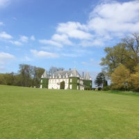 Photo taken at Domaine régional Solvay - Château de la Hulpe by Kim on 5/4/2013