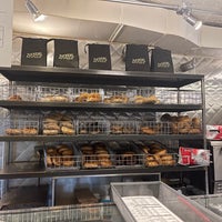 Photo prise au Murray&amp;#39;s Bagels par Dillon I H. le5/6/2021