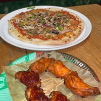 Das Foto wurde bei New York Pizza von MOHAMMED A. am 7/14/2022 aufgenommen