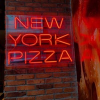 Foto scattata a New York Pizza da MOHAMMED A. il 7/14/2022