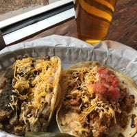 Foto scattata a Los Tacos Famous Taqueria da Michael F. il 8/8/2016