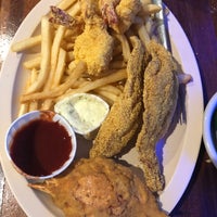 Photo taken at Captain Tom&amp;#39;s Seafood Kitchen by Lauranoy T. on 5/25/2019