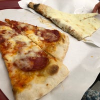 Das Foto wurde bei Sfizio Pizza von masuyuu am 5/21/2019 aufgenommen
