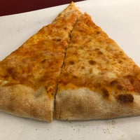 Foto tirada no(a) Sfizio Pizza por masuyuu em 5/21/2019