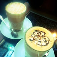 Photo taken at Latte Art Kaffeebar by Raphael F. on 10/20/2012