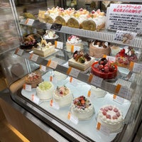 Photo taken at Patisserie SNOW MAN by Seishi M. on 8/14/2023