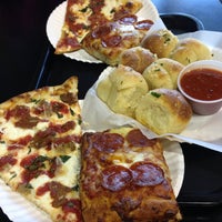 8/10/2013 tarihinde Michael K.ziyaretçi tarafından Tony&amp;#39;s Pizza'de çekilen fotoğraf