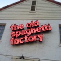 Foto tirada no(a) The Old Spaghetti Factory por Natalie em 10/1/2015